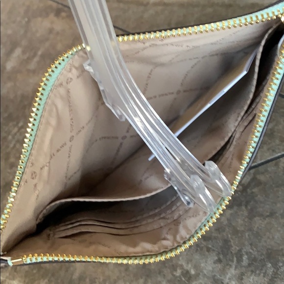 MICHAEL KORS JET SET TRAVEL XL ZIP CLUTCH WRISTLET - Picture 4 of 16